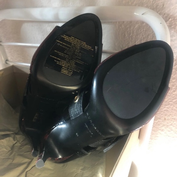 Runway Link 100 Red Snakeskin Stiletto Booties - Picture 6 of 8